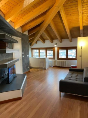Interno 8 appartamento con box auto privato gratuito Ferrara